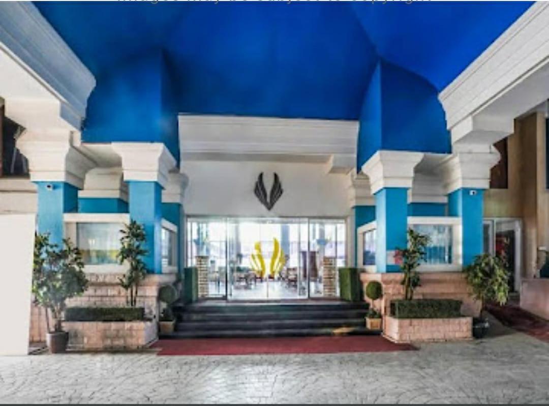 Royal Palms Hotel 뭄바이 외부 사진