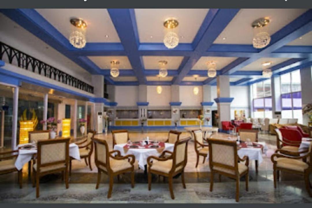 Royal Palms Hotel 뭄바이 외부 사진