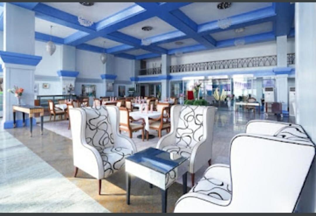 Royal Palms Hotel 뭄바이 외부 사진
